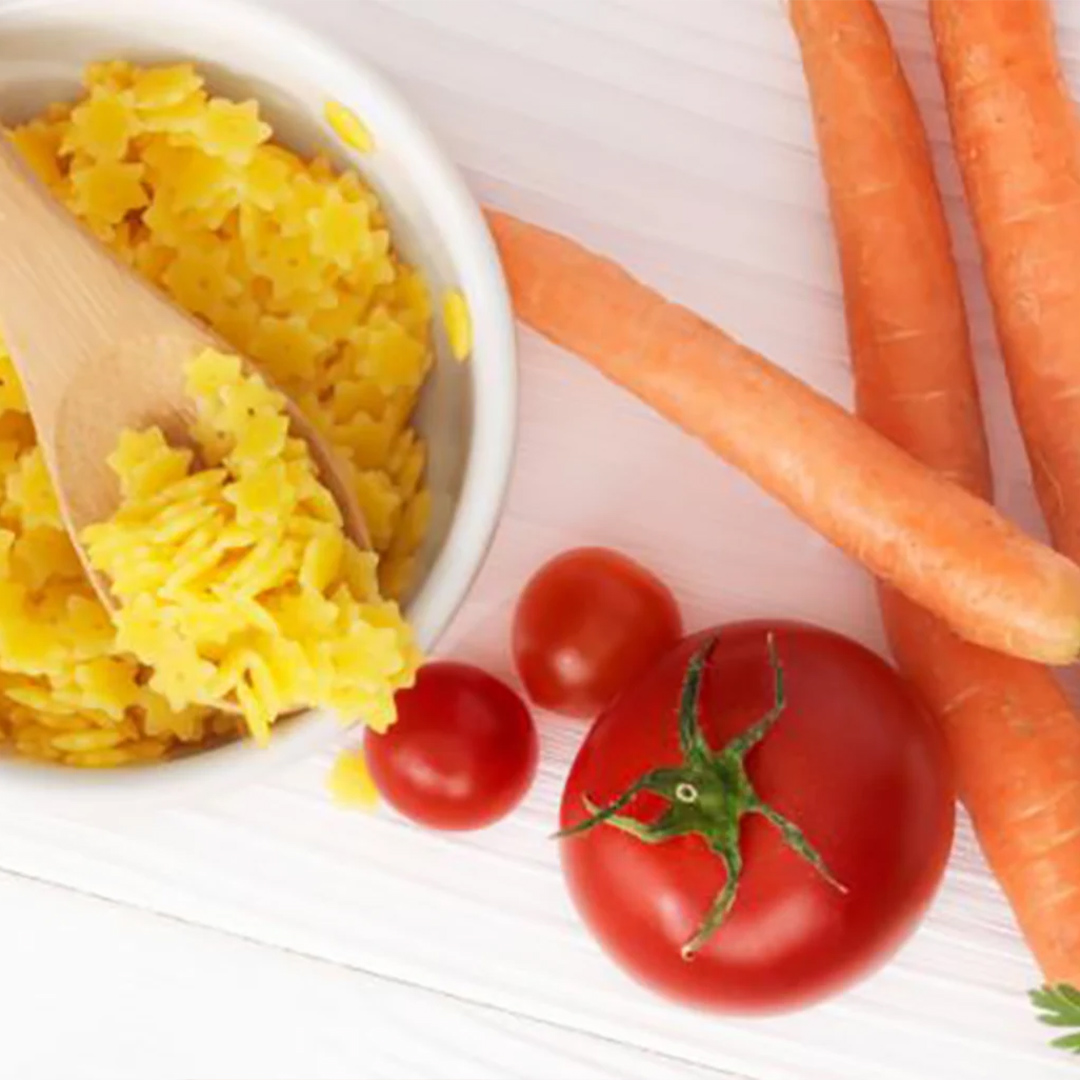 Pasta with tomatoes and carrots